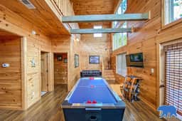 Blue Bear Lodge - Image 2